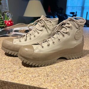 High-Top Beige Sneakers converse